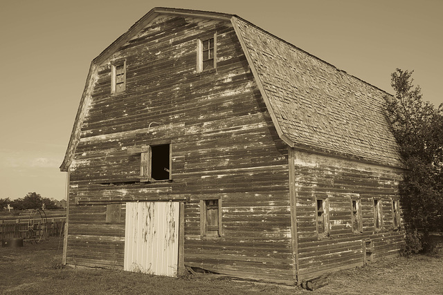 Barn B&W sepia