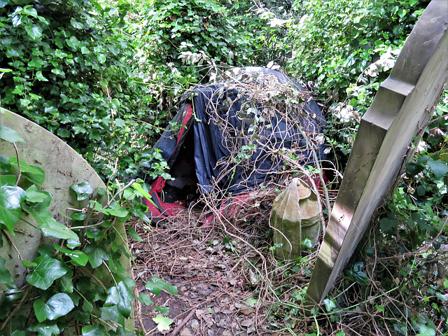 abney park cemetery, london,homeless shelter in the graveyard