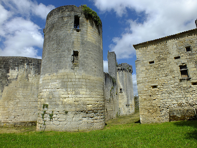 Château de Mareuil (24) Façade Ouest