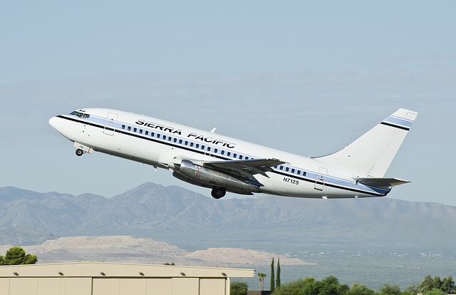 Sierra Pacific Airlines Boeing 737 N712S