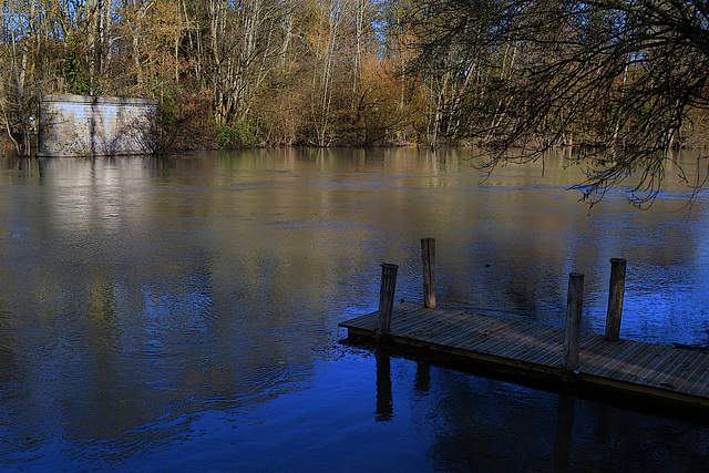 Au bout du ponton , l'Odyssée . Heureux qui comme Ulysse.........