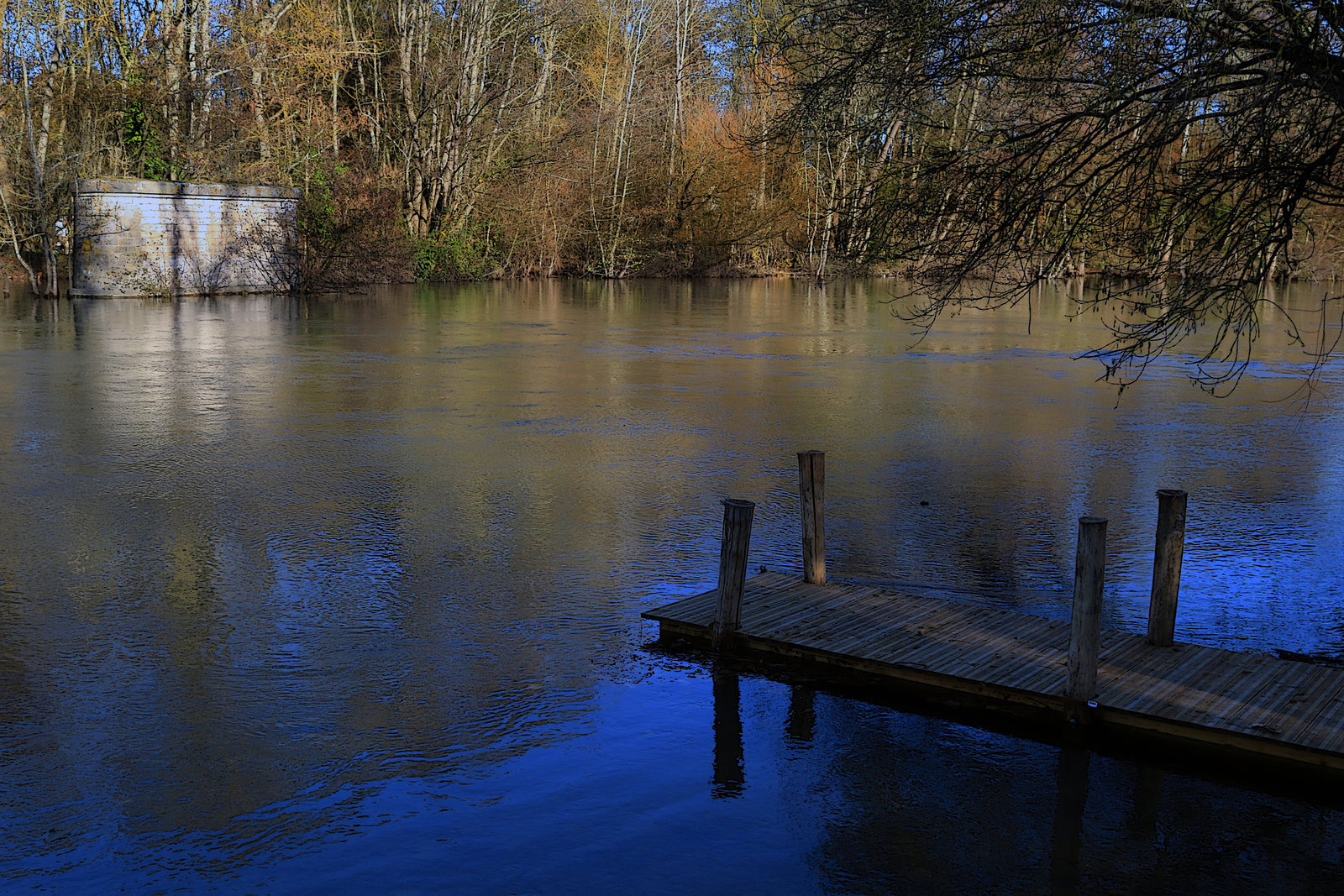 Au bout du ponton , l'Odyssée . Heureux qui comme Ulysse.........