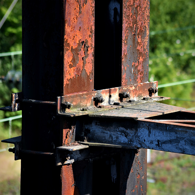 Rusty steelwork! Rusty steelwork!