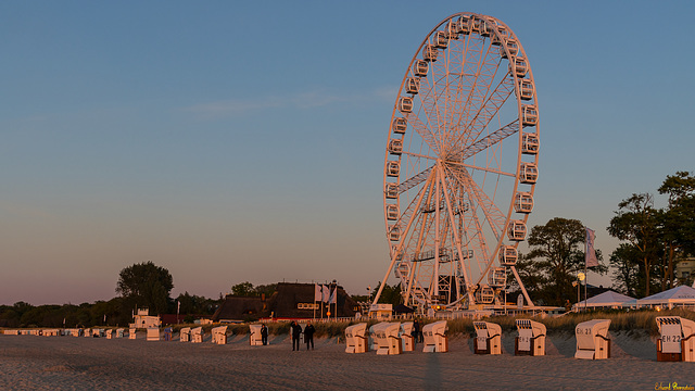 Riesenrad in der Abendsonne zum Dritten Riesenrad in der Abendsonne zum Dritten