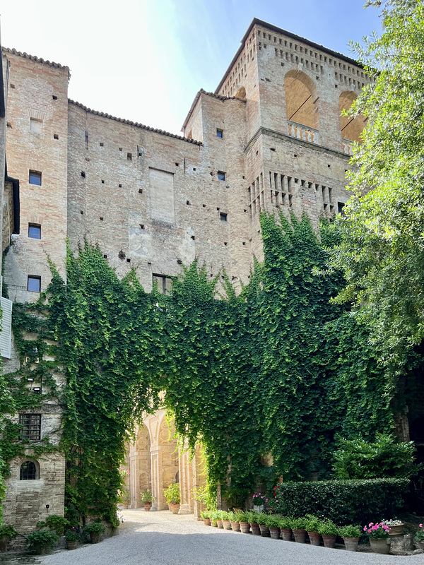 Italy 2023 – Villa Imperiale – Gate