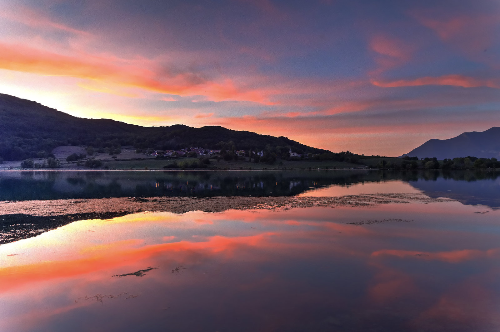 Crépuscule sur le lac du lit du Roi