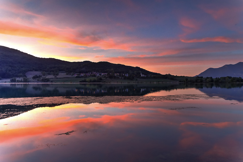 Crépuscule sur le lac du lit du Roi