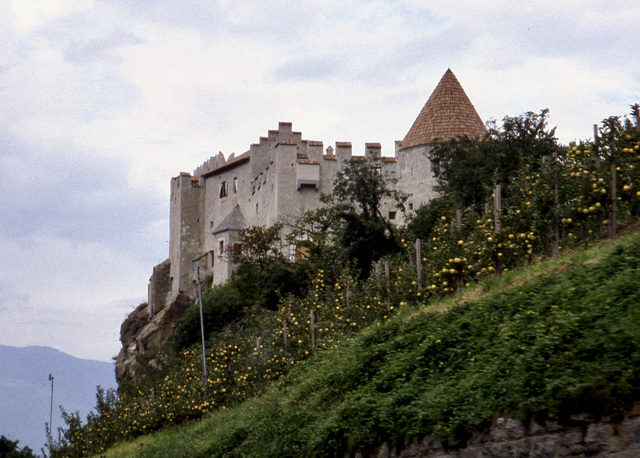 Schloss Kastelbell im Vinschgau. (Diascan)