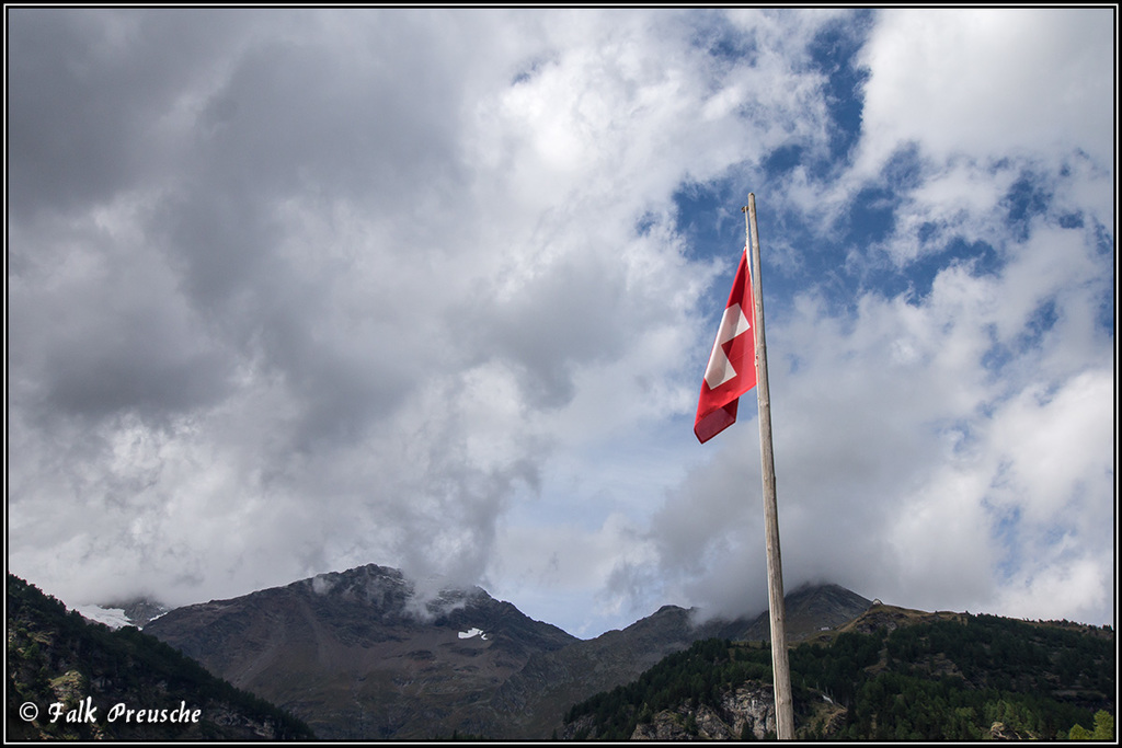 Dahinter liegt der Berninapass