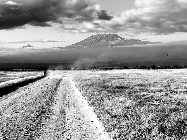 The dirty road towards Kibo.