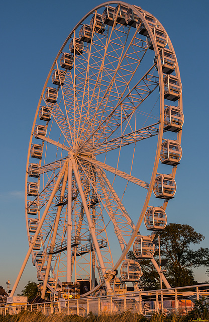 Riesenrad in der Abendsonne zum Zweiten Riesenrad in der Abendsonne zum Zweiten