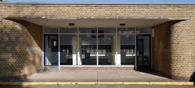 Impington Village College - Courtyard entrance from SW 2014-10-28