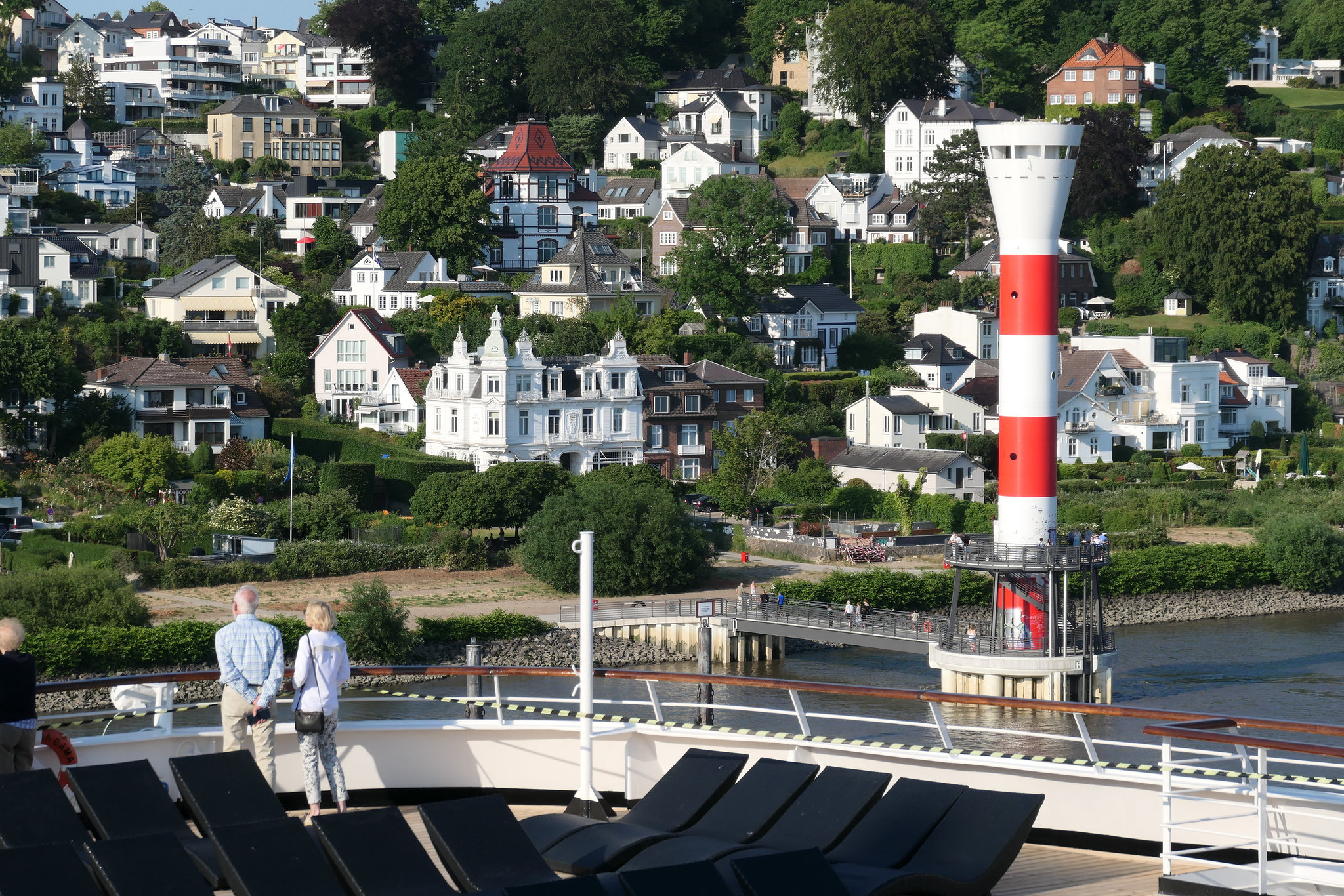 Hamburg Blankenese - von der Elbe aus