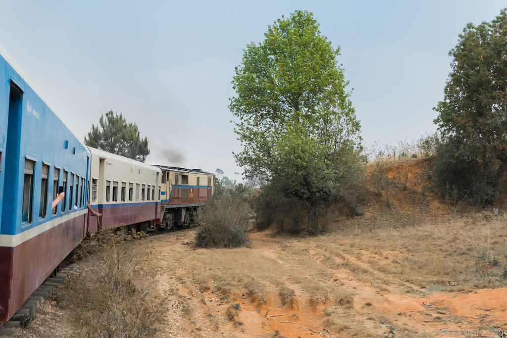 Eisenbahnfahrt von Kalaw nach Shwe Nyaung (© Buelipix)