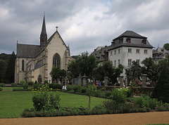 Kloster mit Garten