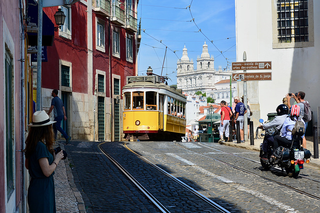 Lisbon 2018 – Eléctrico 559 on line 28 climbing Largo Santa Luzia Lisbon 2018 – Eléctrico 559 on line 28 climbing Largo Santa Luzia
