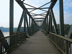Eisenbahnbrücke-Radweg