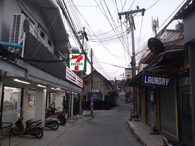 7-Eleven & Laundry