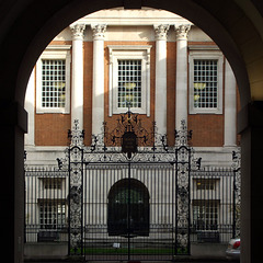 London - British Medical Association - Courtyard from W 2014-10-30