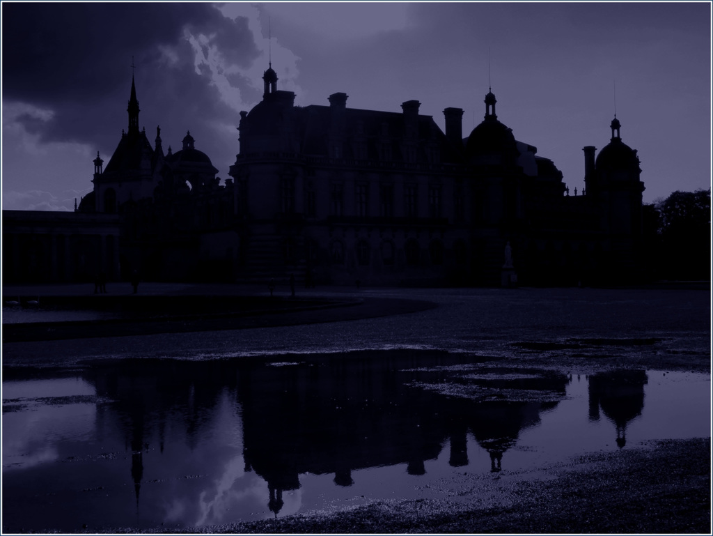 Crépuscule sur chateau
