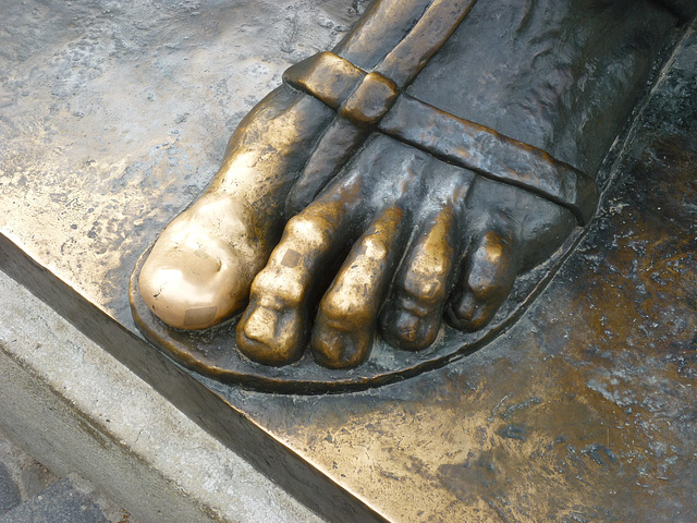 Statue's Toes
