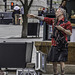 Strassenkünstler auf dem Place Jacques-Cartier ... P.i.P. (© Buelipix)