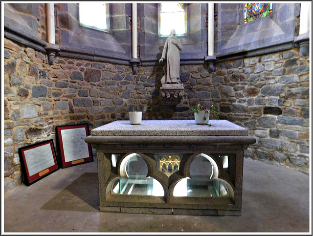 Dans l'église de Combourg (35):La chapelle absidiale nord Saint-Gilduin