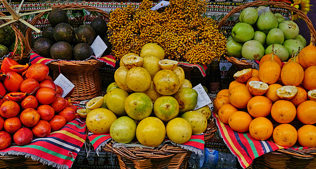 Exotische Früchte, garantiert frisch! Exotic fruits, guaranteed to be fresh!