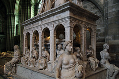 Le tombeau de Louis XII et Anne de Bretagne .