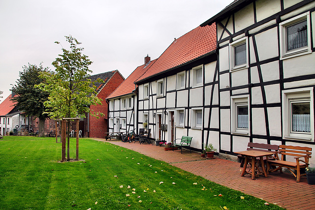 Fachwerkhäuser am Fliericher Kirchplatz (Bönen) / 9.10.2023