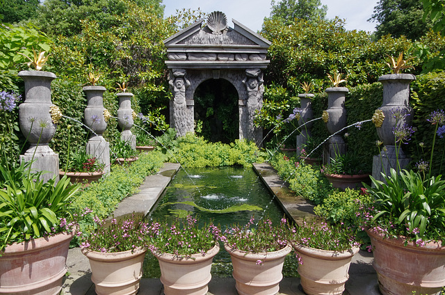 Fountain pool