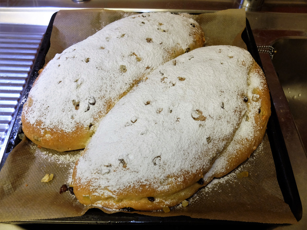 Pünktlich zum 1. Advent - der Christstollen - nach einem über 100 Jahre alten Rezept von meiner Großmutter