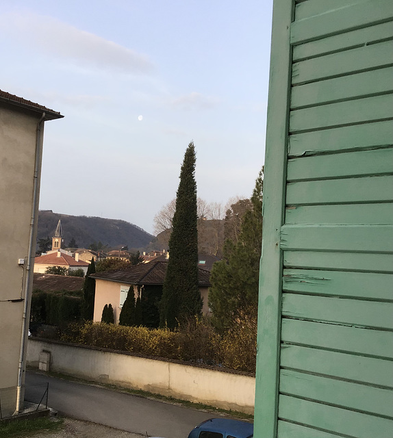 Entrevue du clocher de l’église St Joseph de Galaure à St Uze Drôme