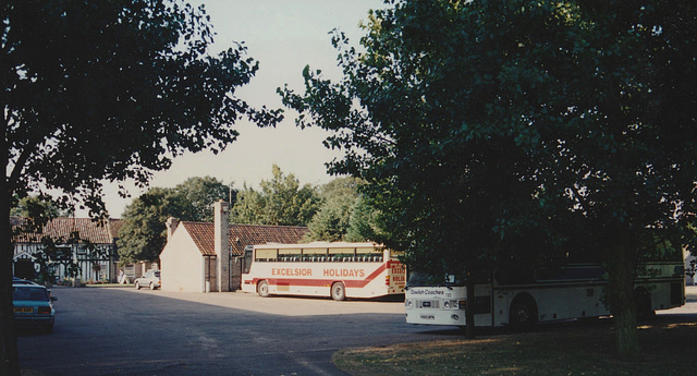 Excelsior Holidays 508 (A9 EXC) and Dawlish Coaches H920 BPN at the Smoke House, Beck Row – Jul 1995 (278-21)