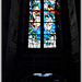 Intérieur de l'église de Combourg (35) :verrière d'un baptême réalisée par l'atelier Robert Briand, XXe siècle.