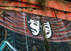 The pulleys of the theatre curtain