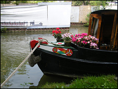 narrowboat front garden