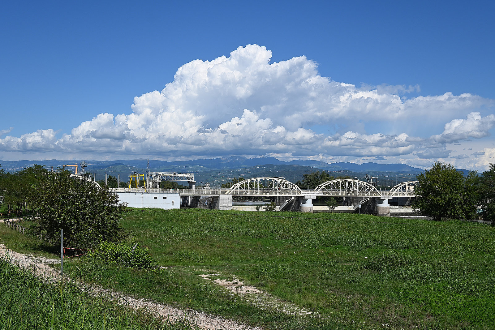 Diga sul fiume Adige