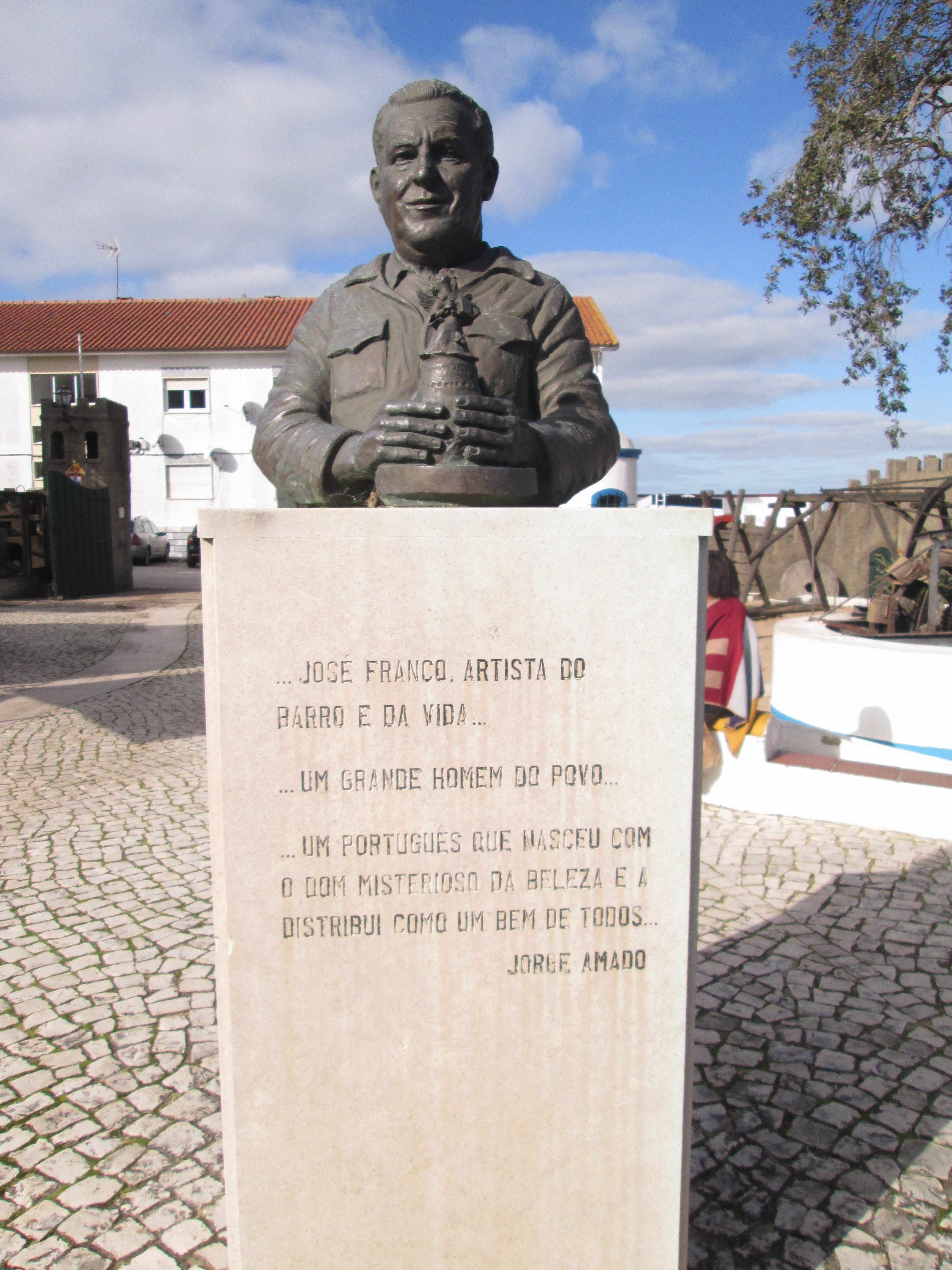 Bust of José Franco (1920-2009).