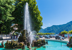 Fontana Moccetti auf der Piazza Manzoni ... P.i.P.  (© Buelipix)