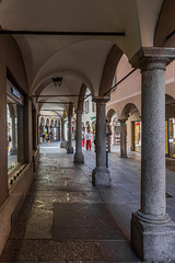Arkaden in der Via Pessina (© Buelipix)