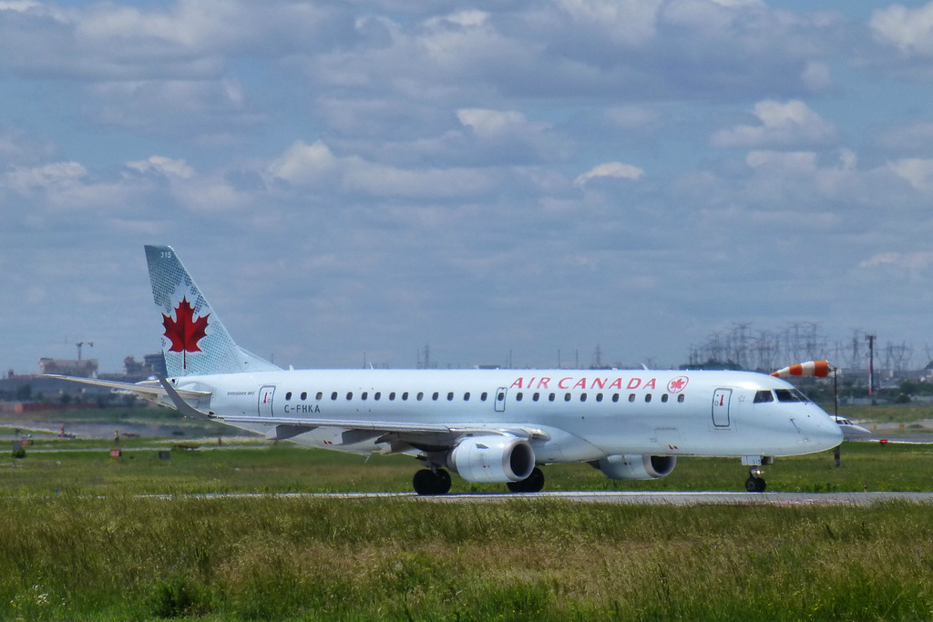 C-FHKA at Toronto - 24 June 2017