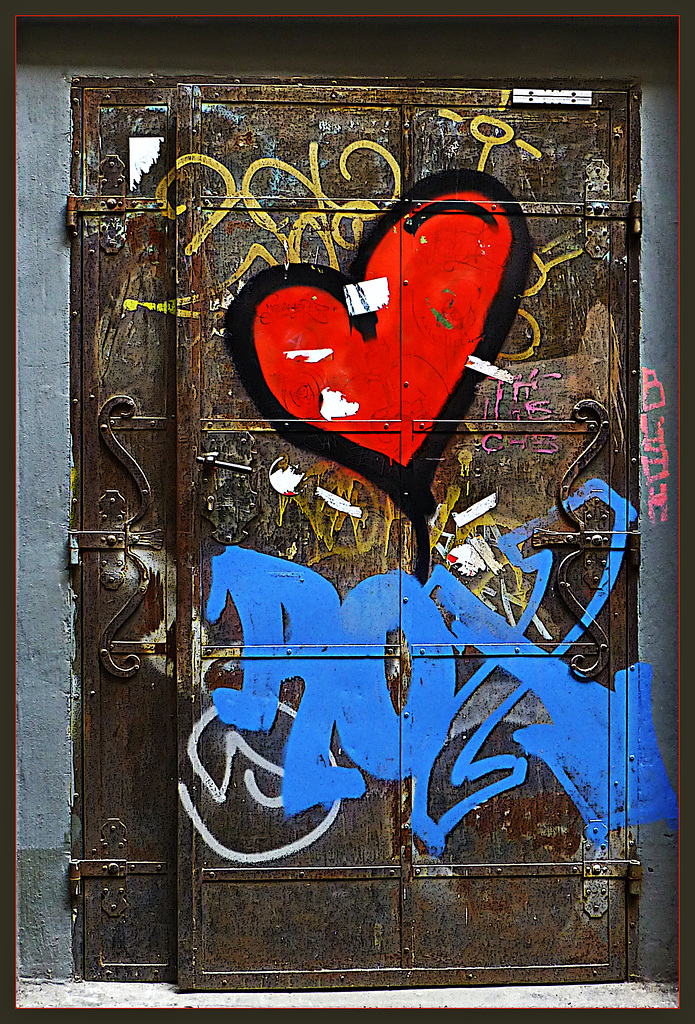 open the door .... ♫ ♪ ♪ ♫