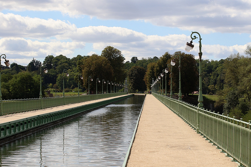 le canal de briare en bourgogne ......