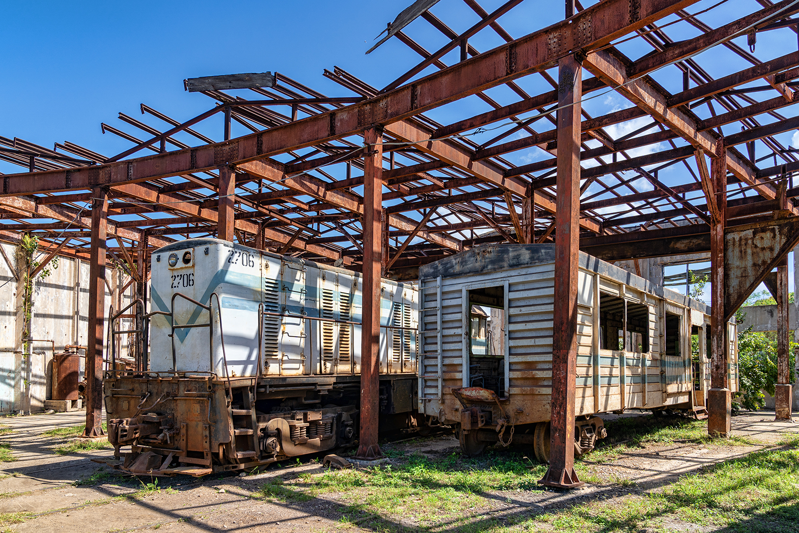 abandoned roundhouse - Manati