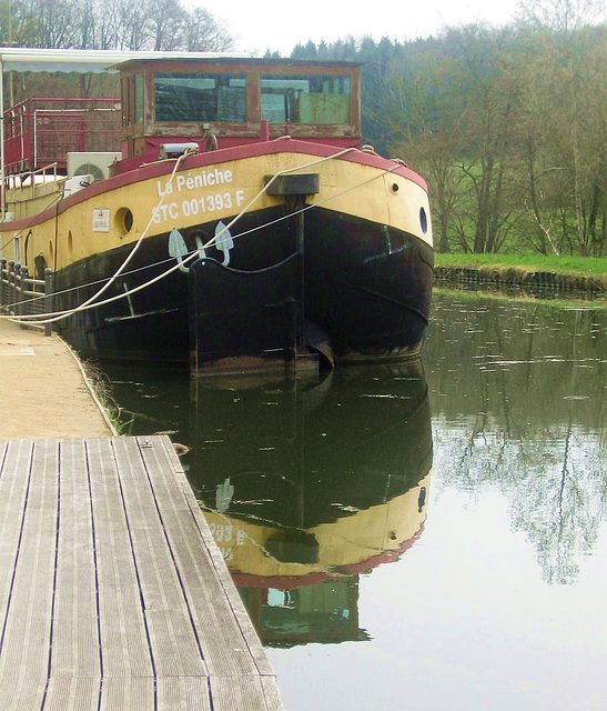 Une péniche dans le Jura