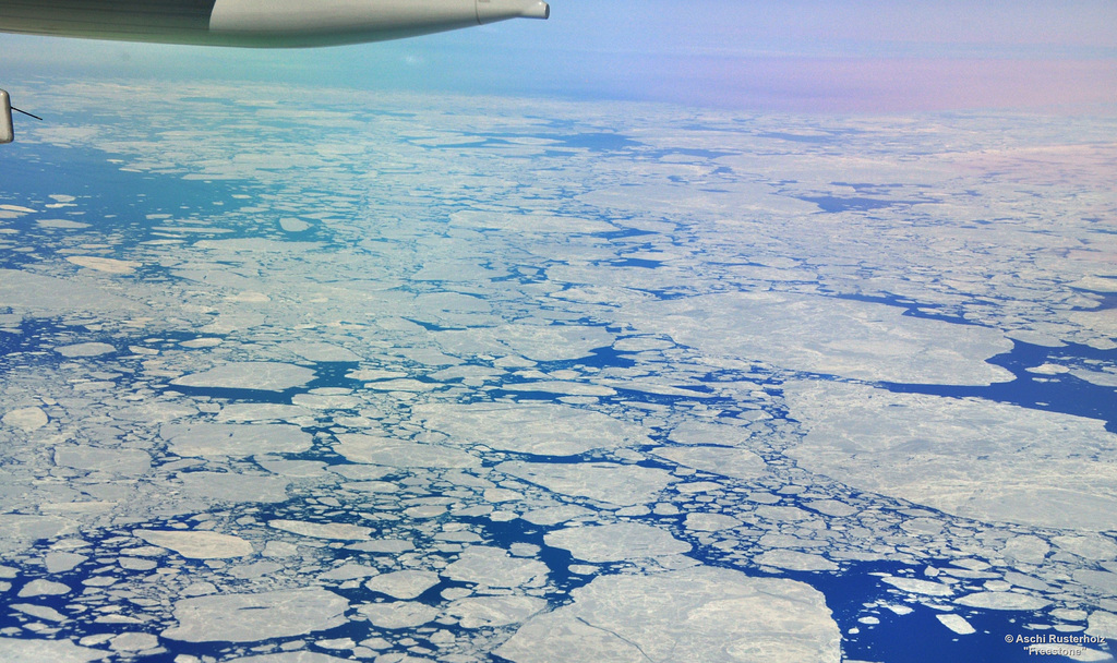 Canada Tour / On the flight to Calgary across Hudson Bay 1xPiP