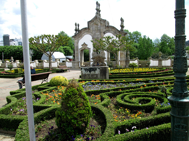 Porta Nova Garden and Fountain.