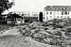Bank vor dem Pavillon - HBM