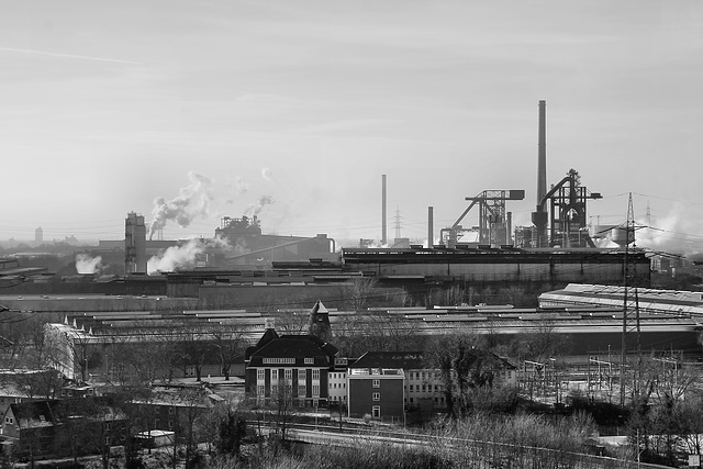 Blick auf die Werksanlagen der Hüttenwerke Krupp Mannesmann (Duisburg-Wanheim-Angerhausen) / 20.01.2024